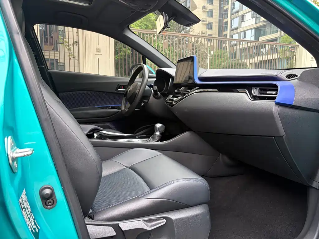 Toyota C-HR — фото 15