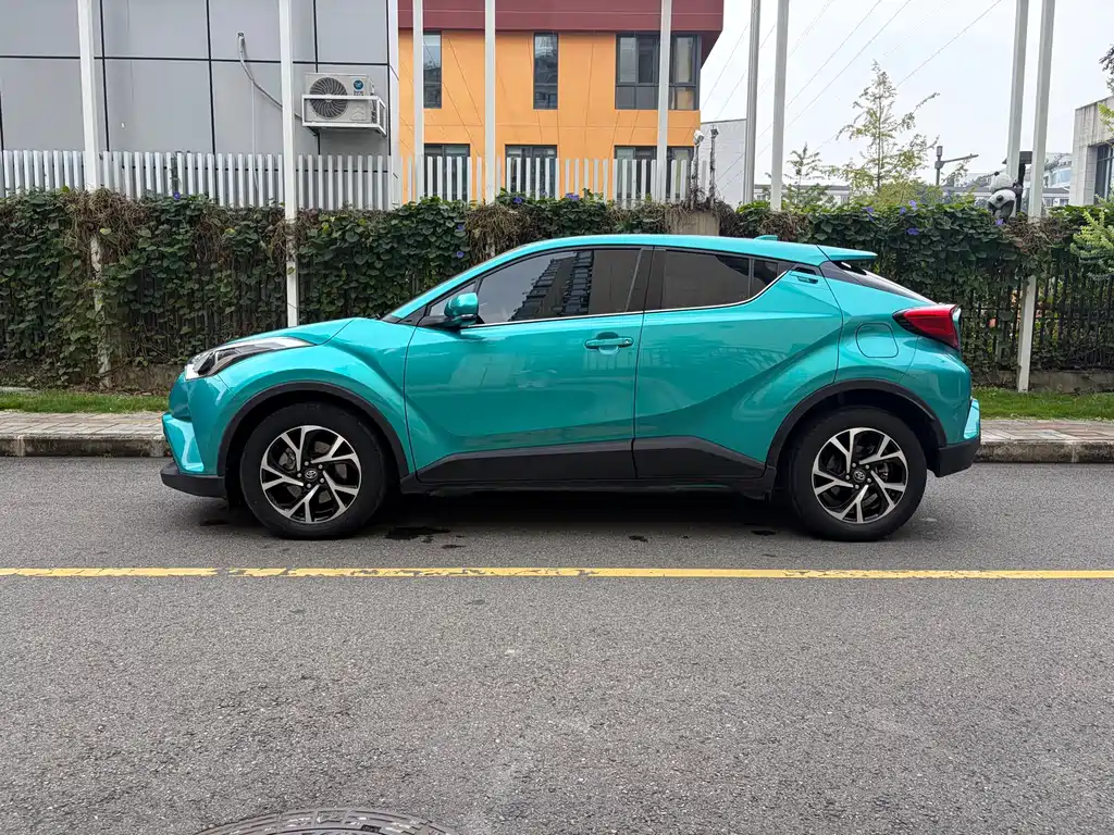Toyota C-HR — фото 8