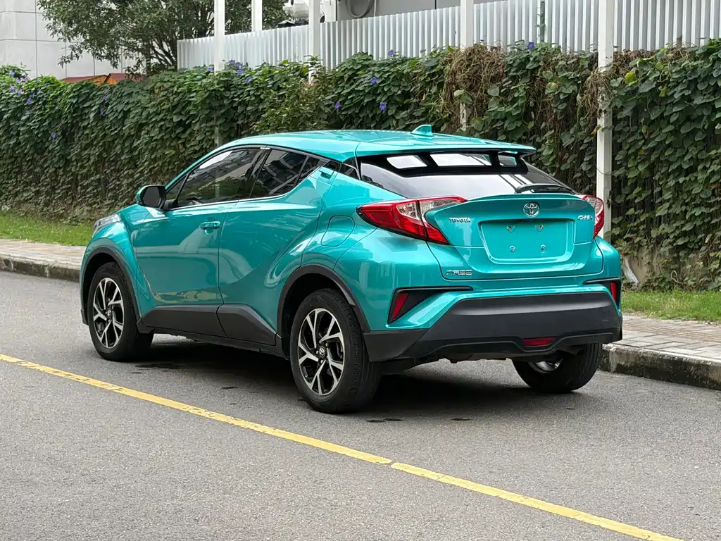 Toyota C-HR — фото 9