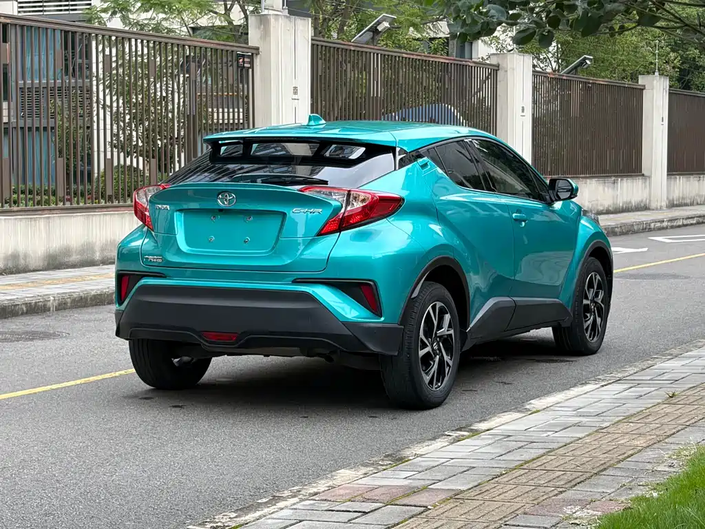 Toyota C-HR — фото 10