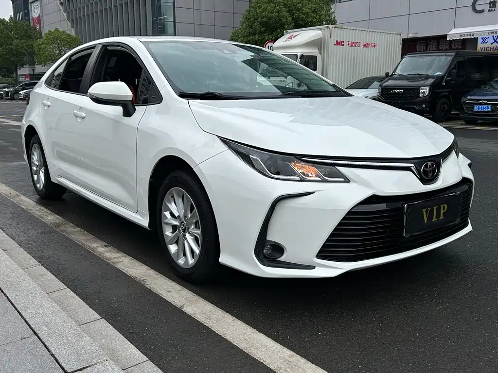 Toyota Corolla — фото 3