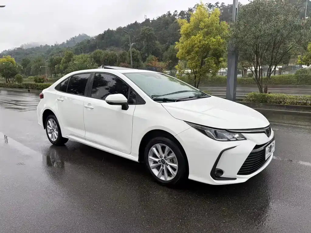 Toyota Corolla — фото 3