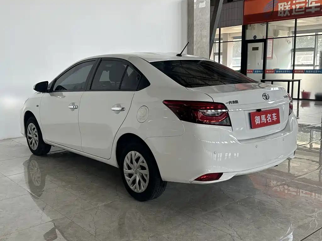 Toyota Vios — фото 4