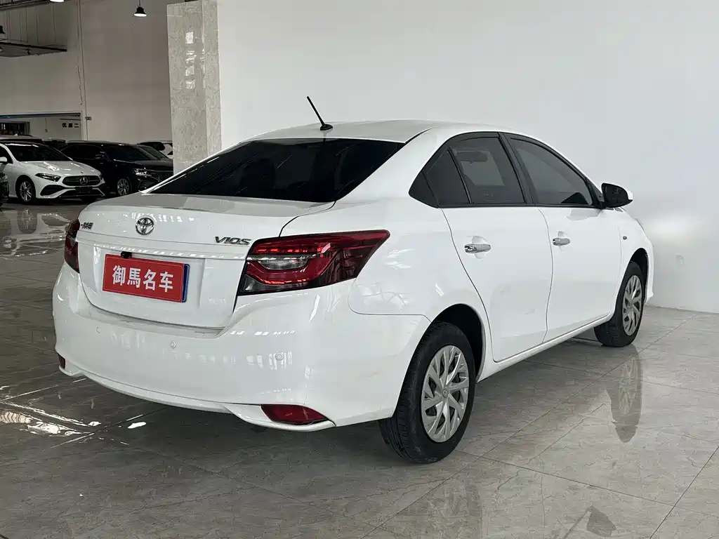 Toyota Vios — фото 6
