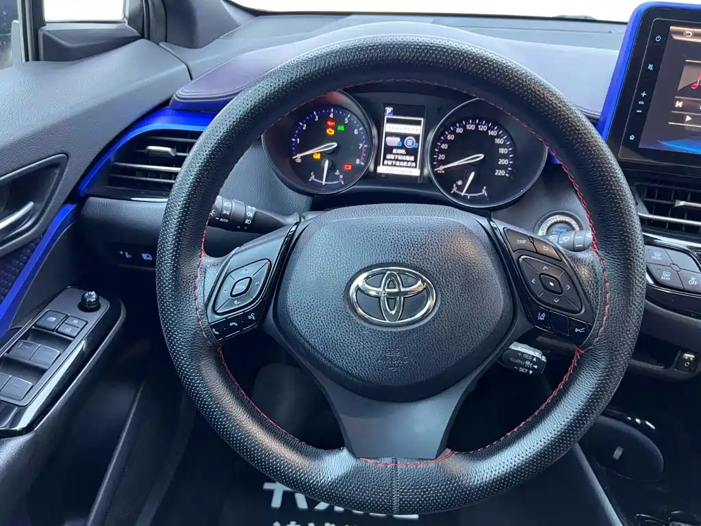 Toyota C-HR — фото 21
