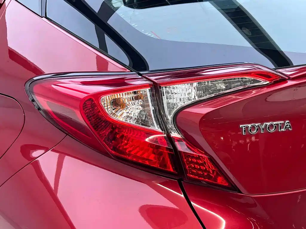 Toyota C-HR — фото 10
