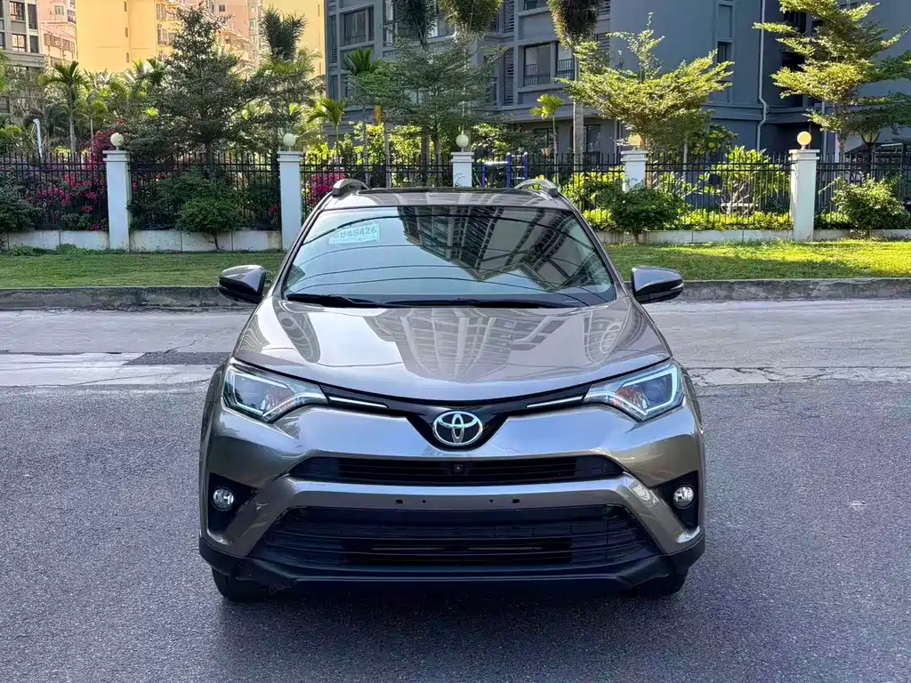 Toyota RAV4 — фото 2
