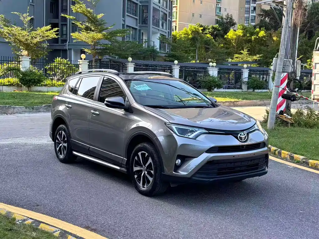 Toyota RAV4 — фото 3