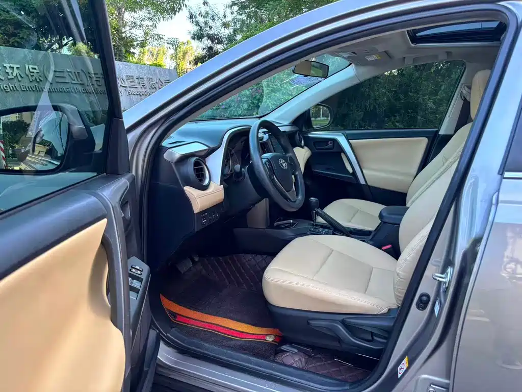Toyota RAV4 — фото 4