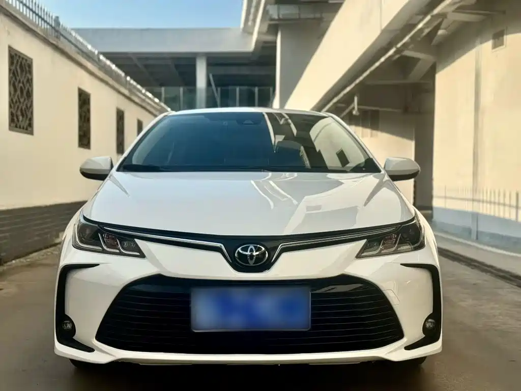 Toyota Corolla — фото 20