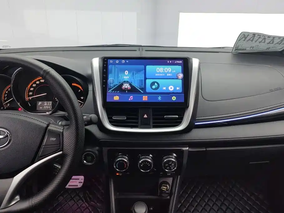Toyota Yaris L — фото 13
