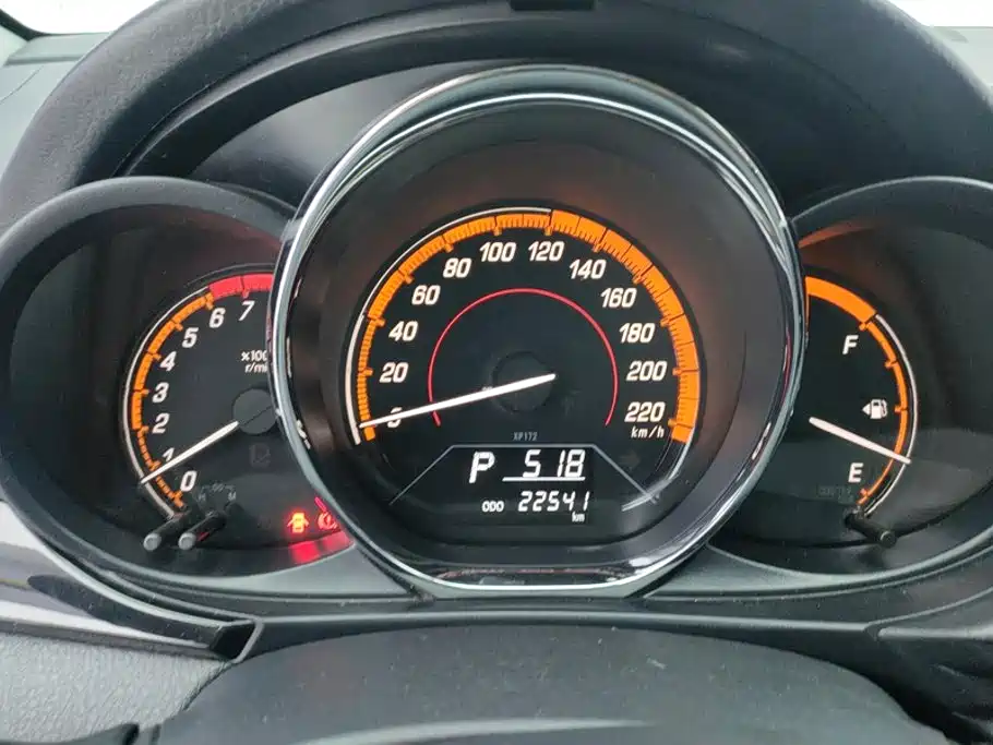 Toyota Yaris L — фото 14