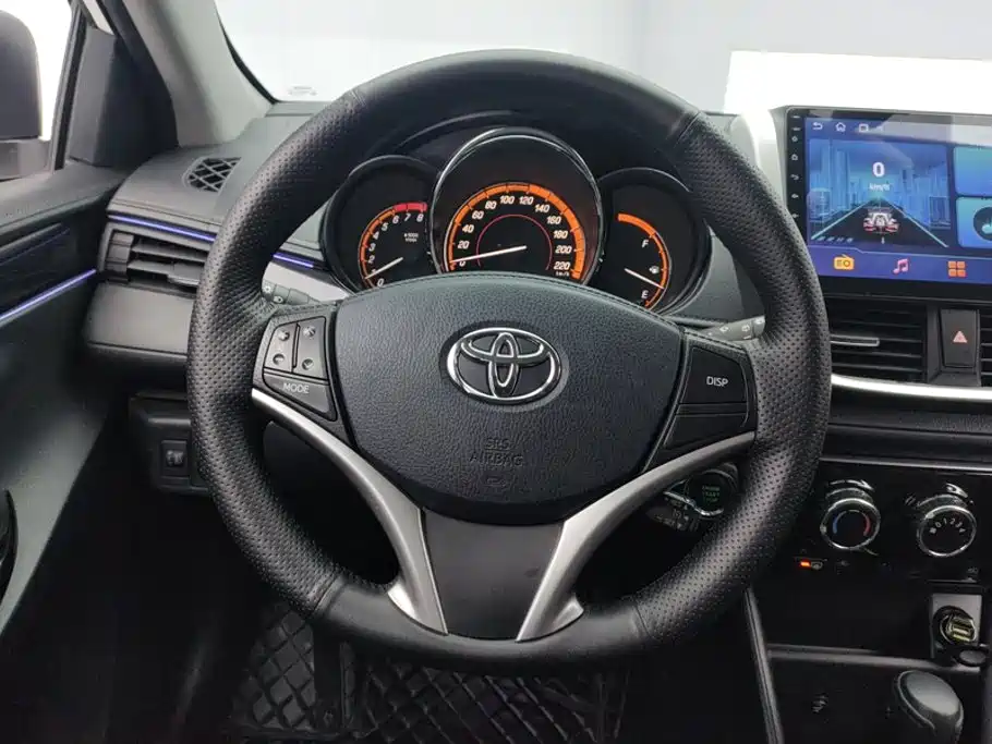 Toyota Yaris L — фото 15