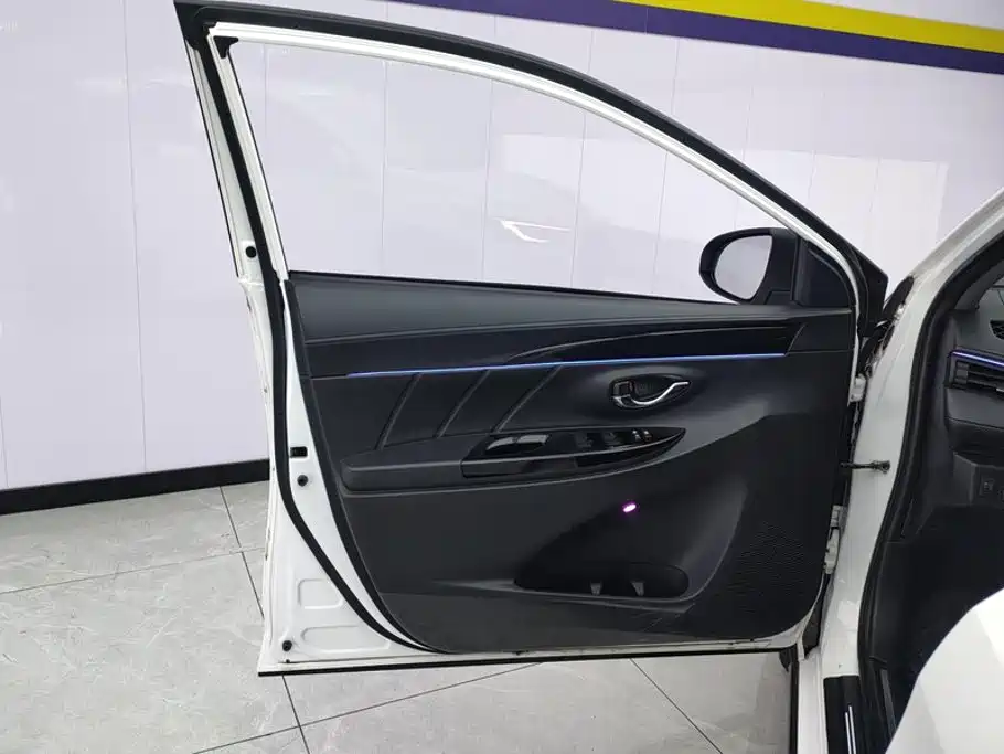 Toyota Yaris L — фото 7