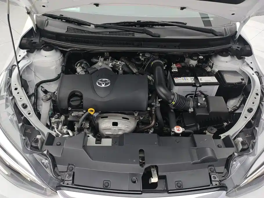 Toyota Yaris L — фото 10