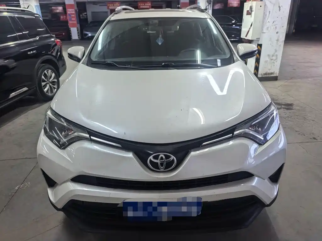Toyota RAV4 — фото 2