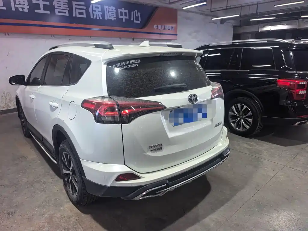 Toyota RAV4 — фото 7
