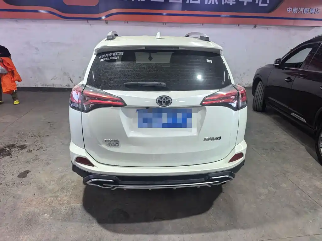 Toyota RAV4 — фото 9