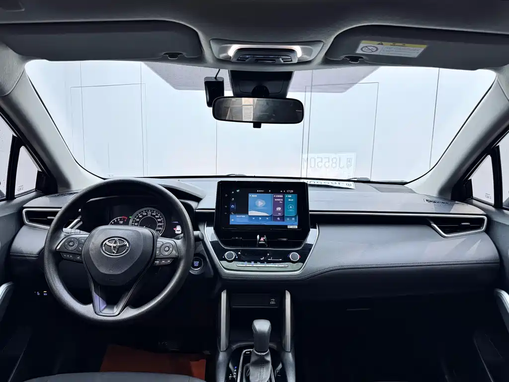 Toyota Corolla Cross — фото 19