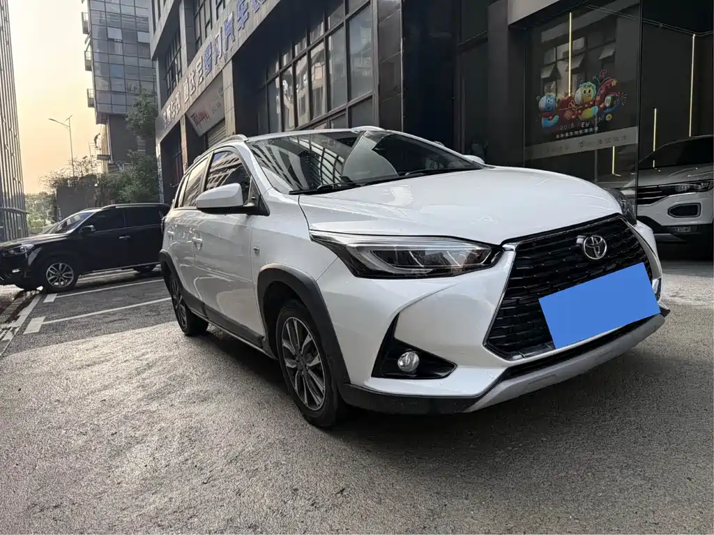 Toyota Yaris L — фото 3