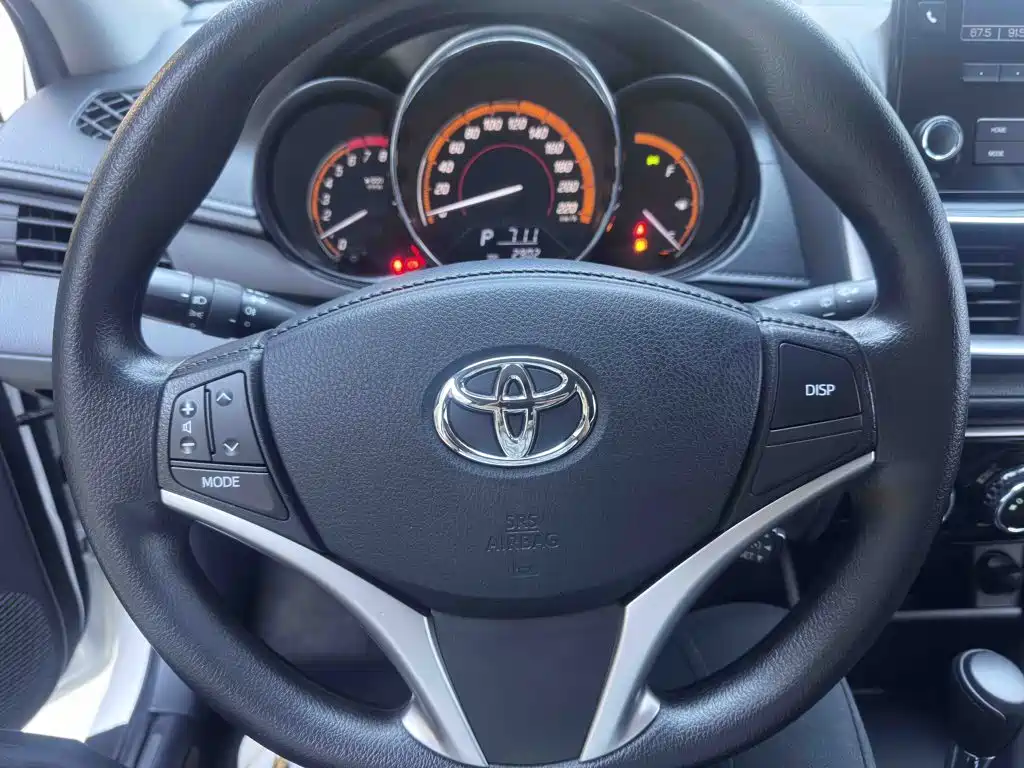 Toyota Yaris L — фото 13