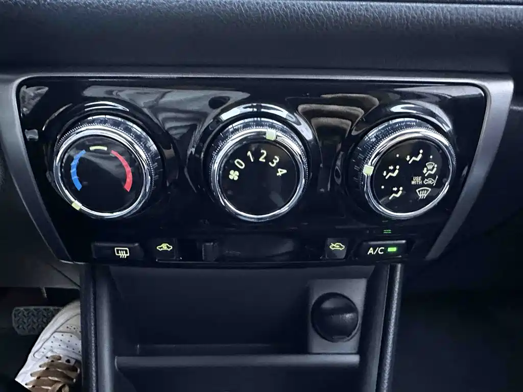 Toyota Yaris L — фото 15