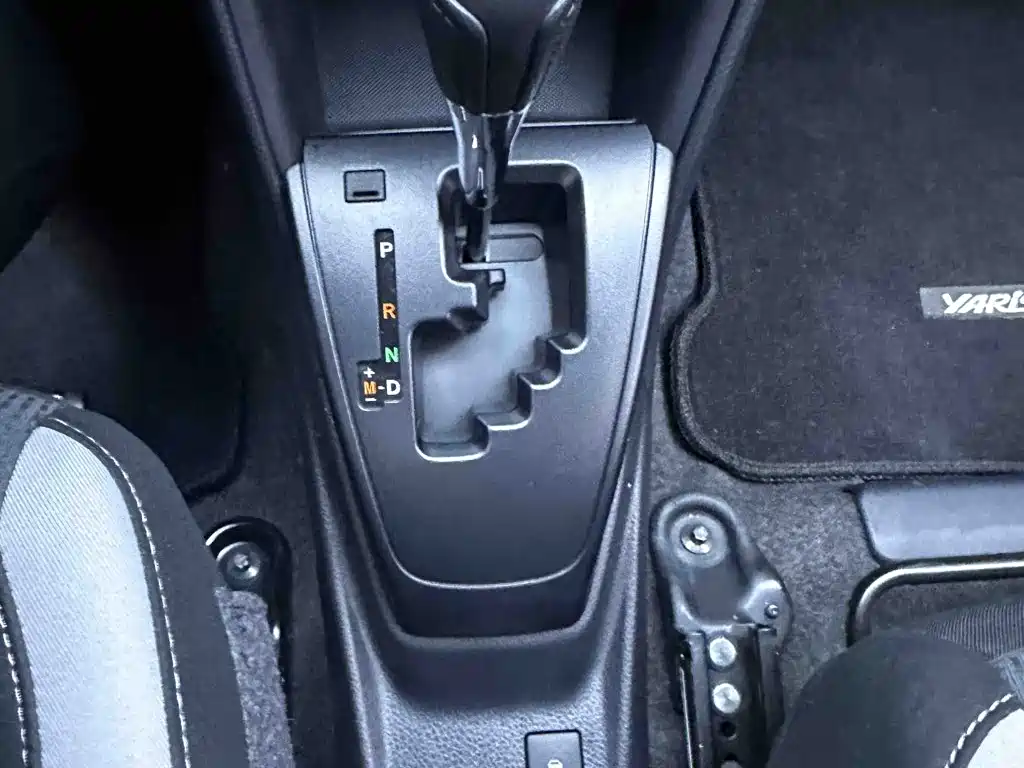 Toyota Yaris L — фото 16