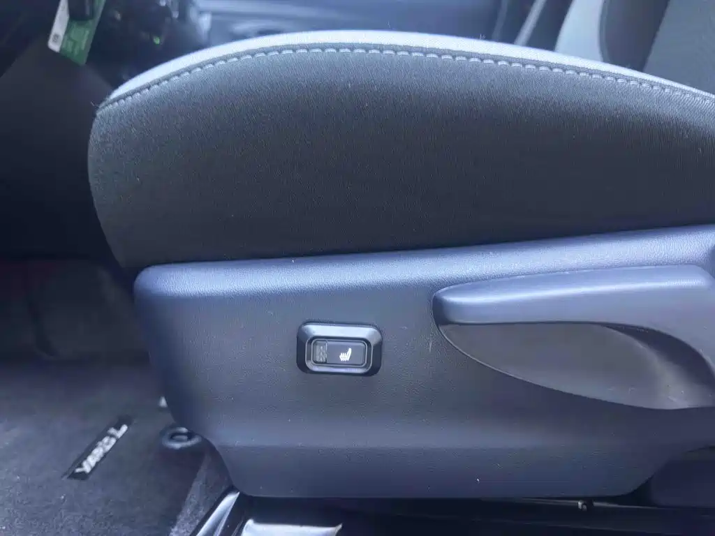 Toyota Yaris L — фото 17