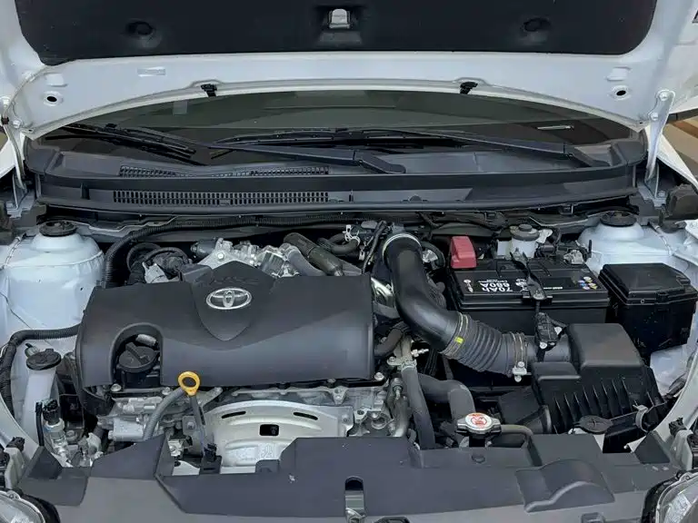 Toyota Yaris L — фото 19