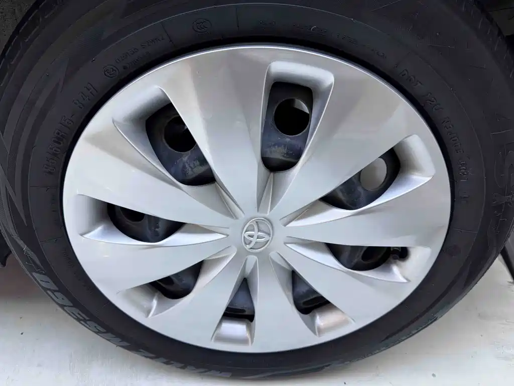 Toyota Yaris L — фото 21