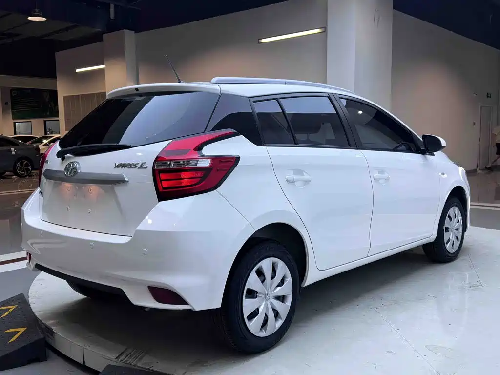 Toyota Yaris L — фото 6