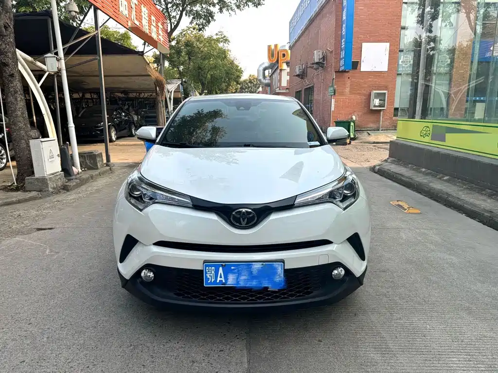 Toyota C-HR — фото 2