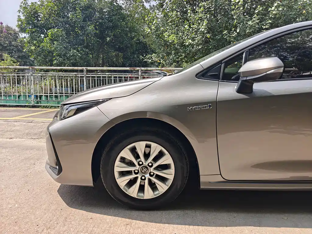 Toyota Corolla — фото 4