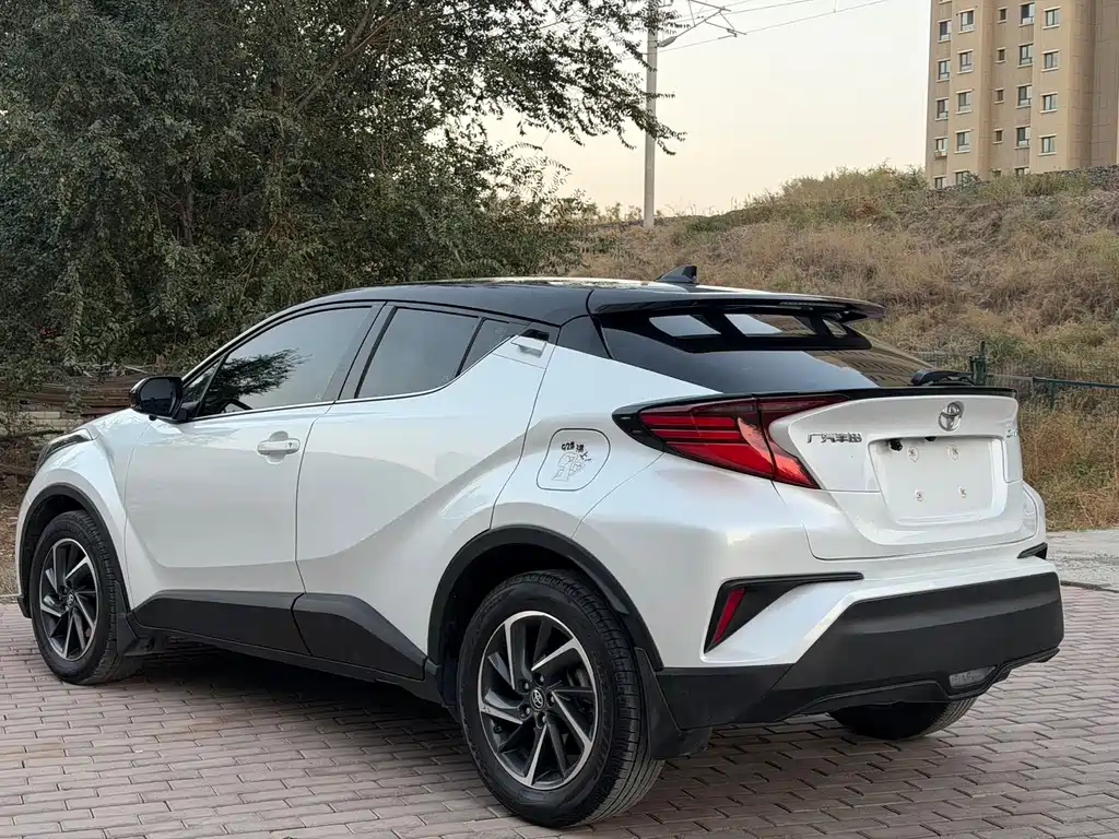 Toyota C-HR — фото 9