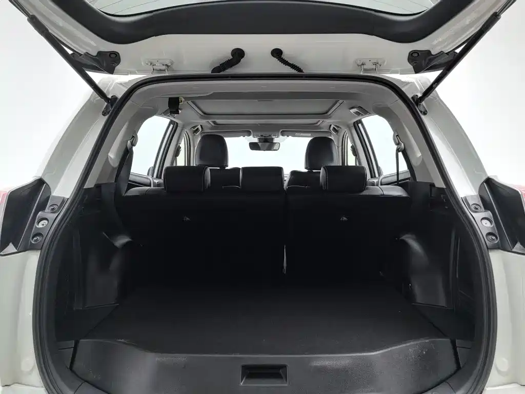 Toyota RAV4 — фото 16