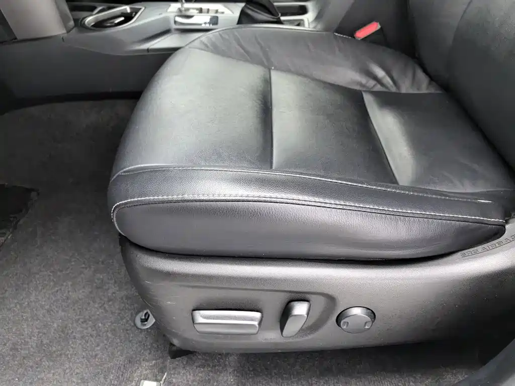 Toyota RAV4 — фото 20
