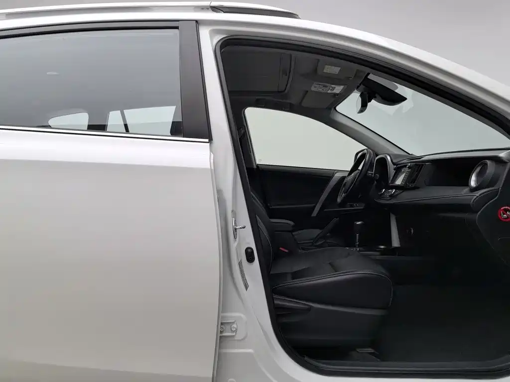 Toyota RAV4 — фото 23