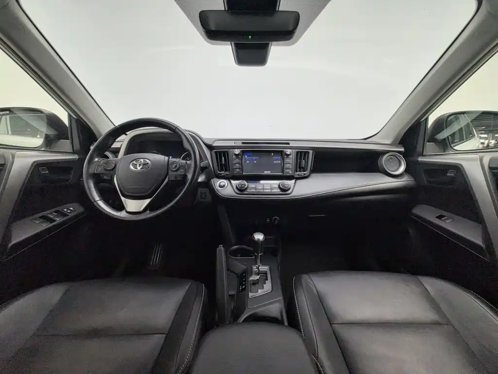 Toyota RAV4 — фото 5