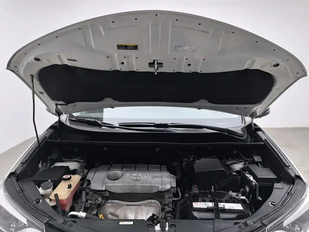 Toyota RAV4 — фото 6