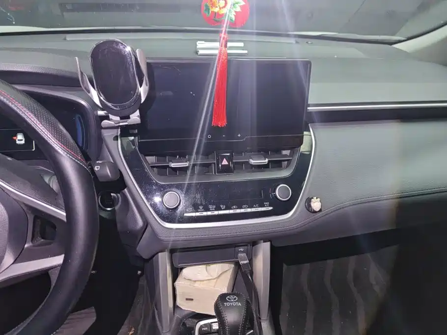 Toyota Corolla Cross — фото 13