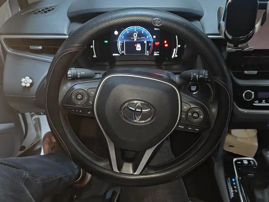Toyota Corolla Cross — фото 15