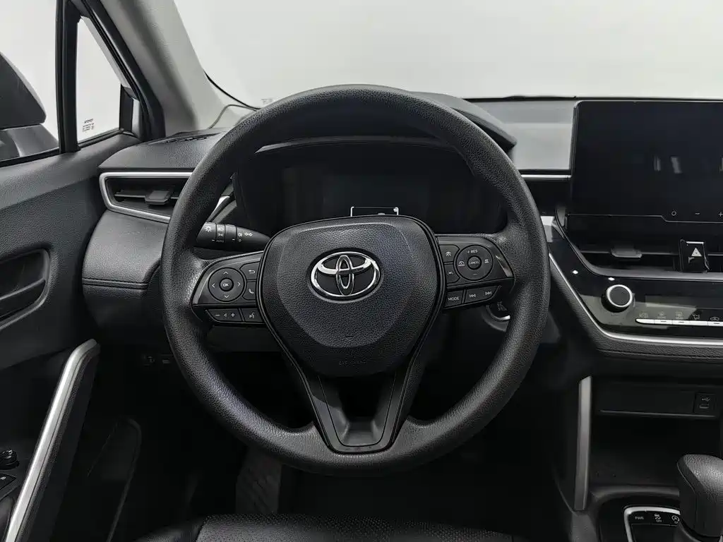 Toyota Corolla Cross — фото 11