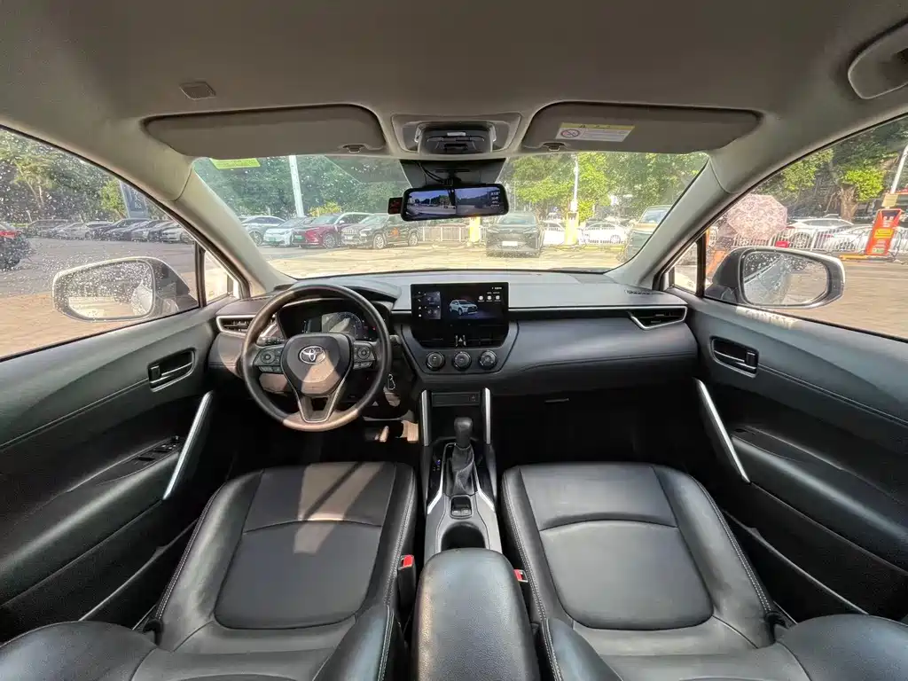 Toyota Corolla Cross — фото 14