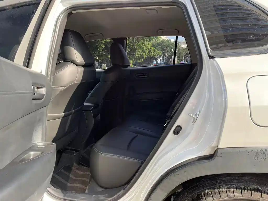 Toyota Corolla Cross — фото 9
