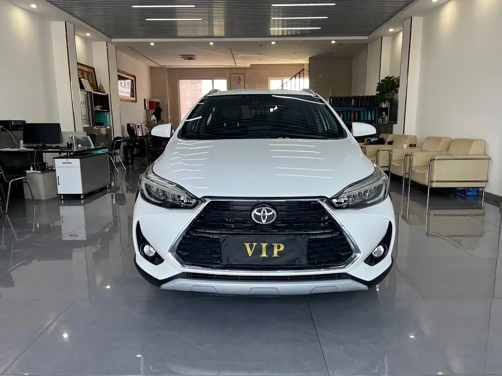 Toyota Yaris L — фото 2