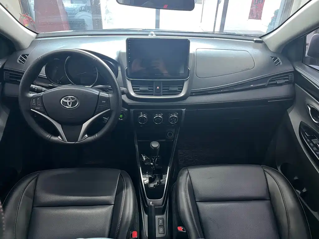 Toyota Yaris L — фото 9