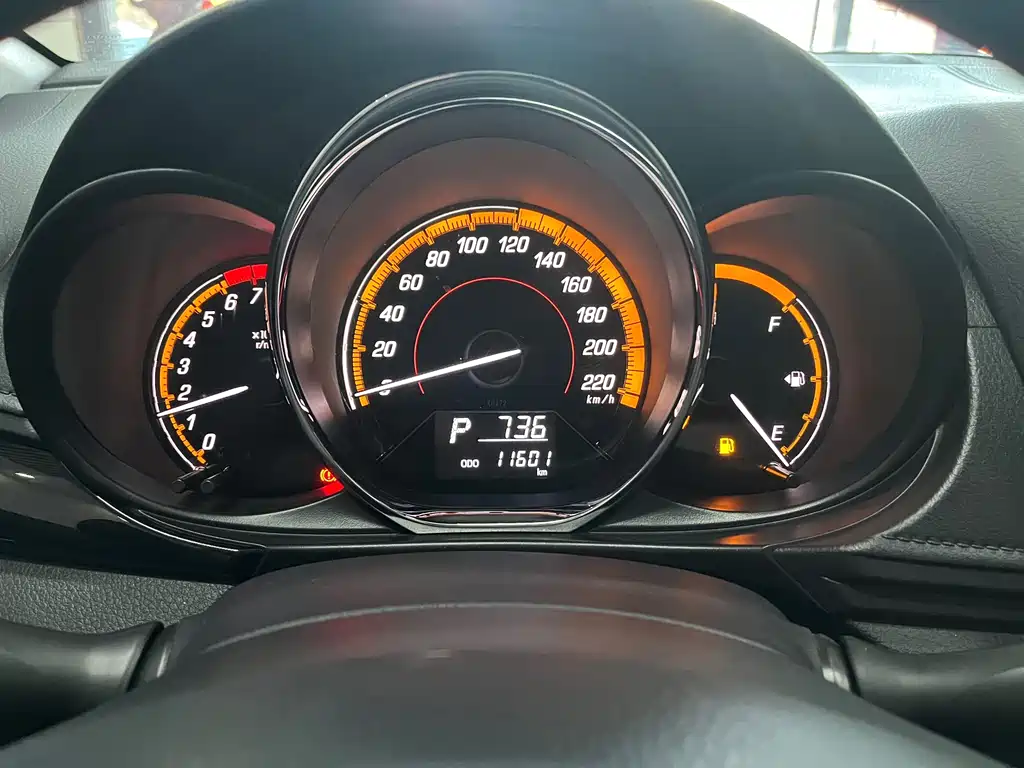 Toyota Yaris L — фото 10