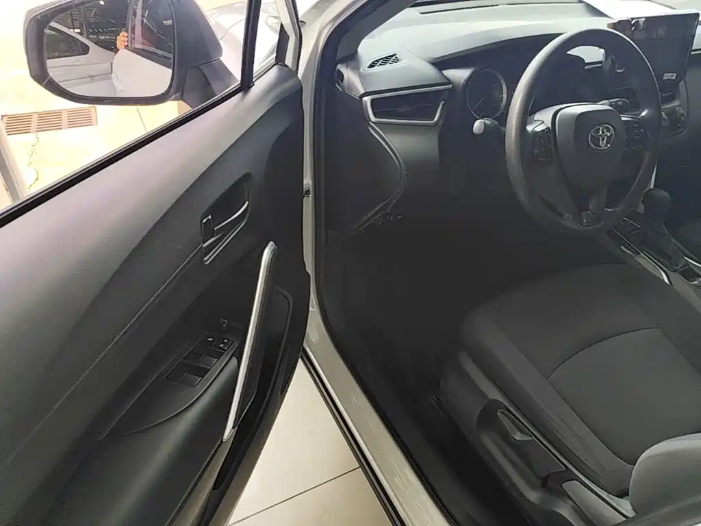 Toyota Corolla Cross — фото 11