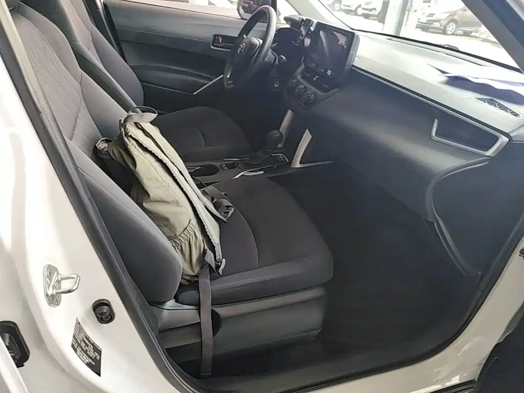 Toyota Corolla Cross — фото 19