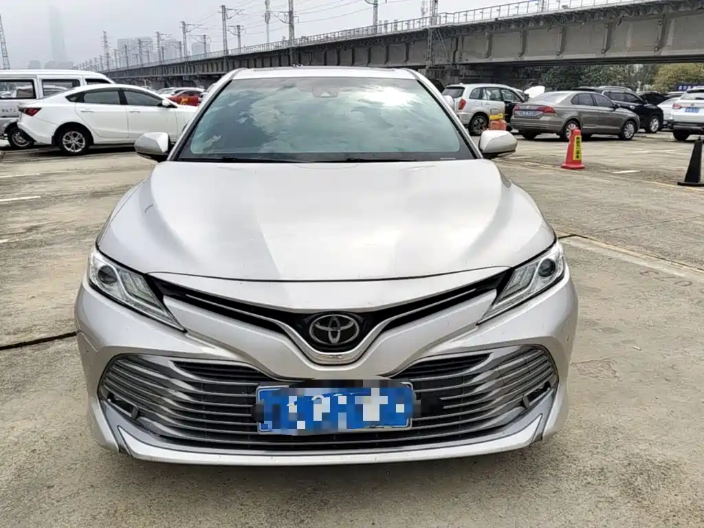 Toyota Camry — фото 2
